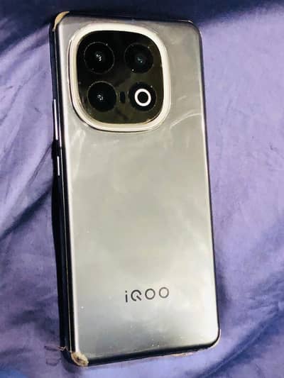 iqoo 13 condition 10/10 pubg 120 FPS HZ 144 120 wats charger with box