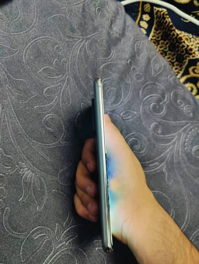 128 gb 8 gb ram single sim small dot