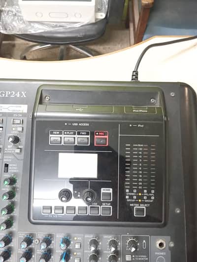 YAMAHA MGP 24X AUDIO MIXER