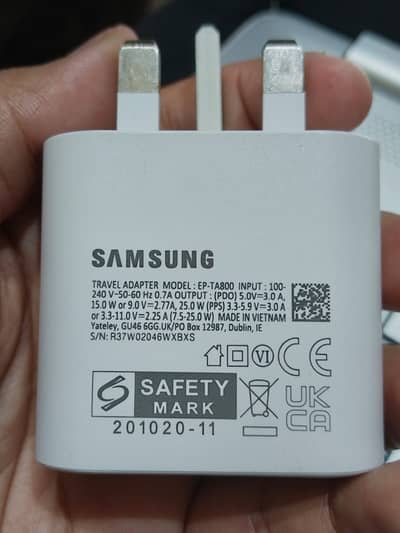 Samsung s22ultra orignal(C . H. A . R . G. E. R)