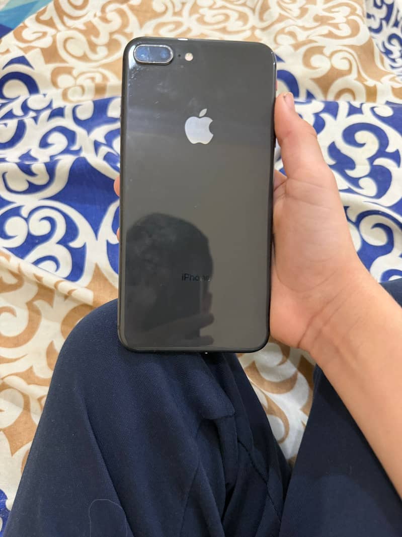 iPhone 8 Plus 2