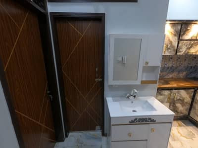Centrally Located Flat For sale In Allahwala Town Available
