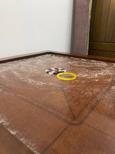 Carrom board