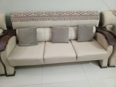 Sofa set 7 seat available for sale in 10/10 good condition