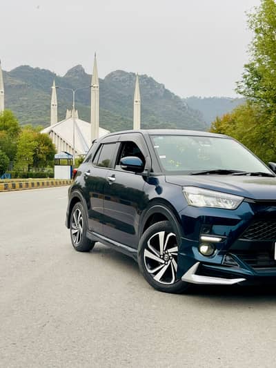 Toyota raize z premium full option