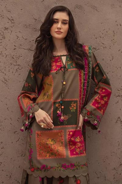 Brown Printed Lawn 3 Pcs Women Suit Set. 