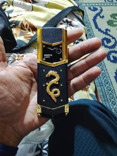 vertu phone box pack fresh Canada se Aya hai