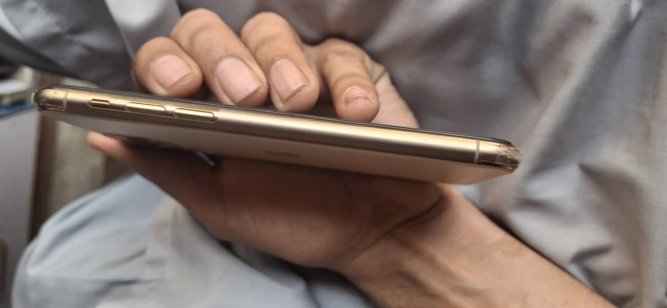 iphone 11 pro 4