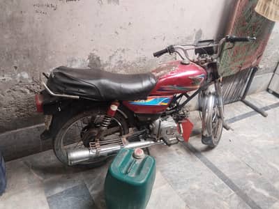 united 100 engine fit he riksha mein Nahin lagi abi tak mena khud 0 le