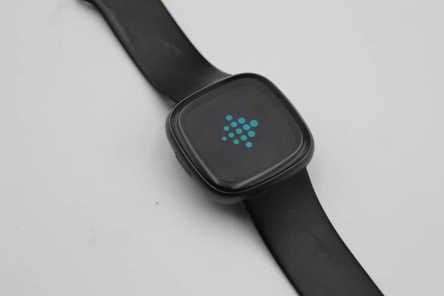 Fitbit Versa 4 1