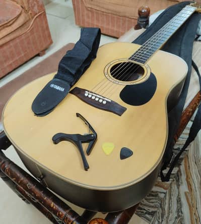 Vintage professional acoustic guitar jumbo xl size