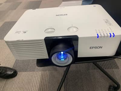 WE HAVE ALL KINDS OF PROJECTORS AVAILBLE IN DUBAI IMPORT 03152965654