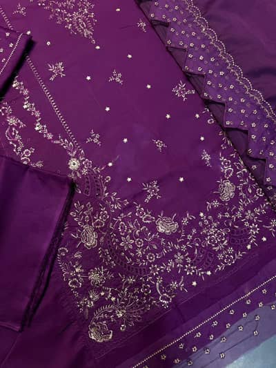 New Batik 3pc Unstitched Lawn - Full Thread Embroidery & Net Dupatta