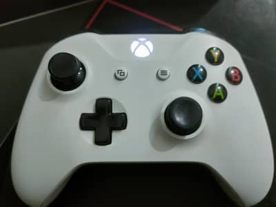 XBOX ONE S BLUETOOTH CONTROLLER WHITE WITH BOX