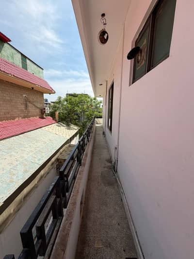 Ideally Located Upper Portion Of 666 Square Yards Is Available For rent In G-11