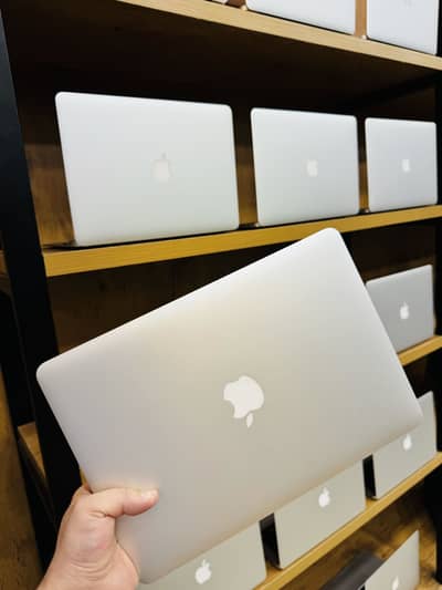 Apple MacBook Air 2017 / Core i5 / 8GB -128GB Fresh Stock Available
