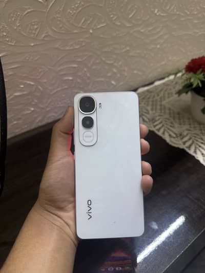 Vivo y 400 available