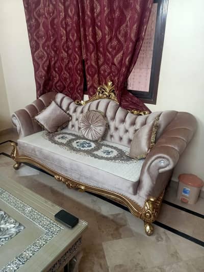 7 seaters sofa with center Table