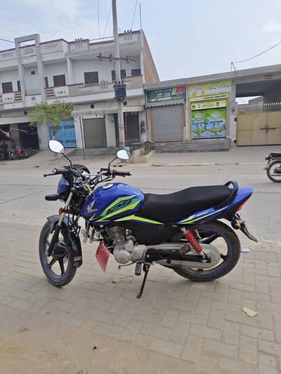 CB 125 F spicel addition