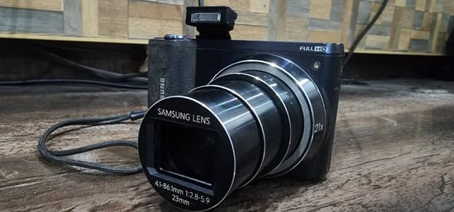 Samsung Camera with 21x optical Superzoom and Touchscreen!