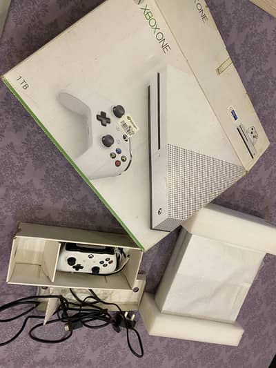 Xbox One S 1-TB