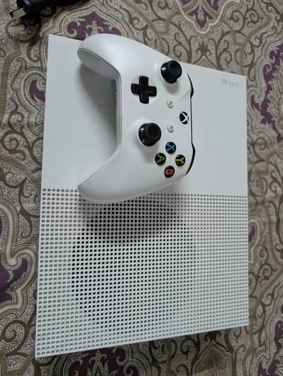 Xbox One S 1 TB 10/10 UK