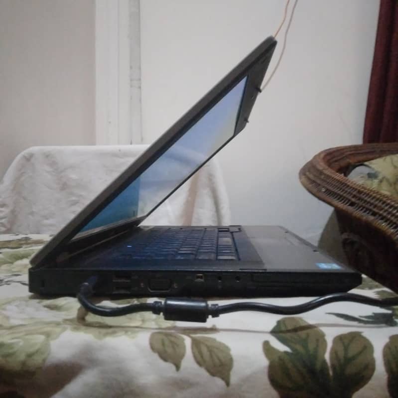 Dell Latitude E5510 4