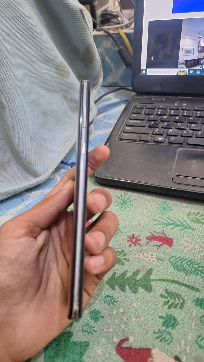 Sharp Aquos Zero 2 1