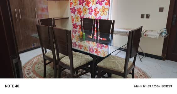 Dining table for sale