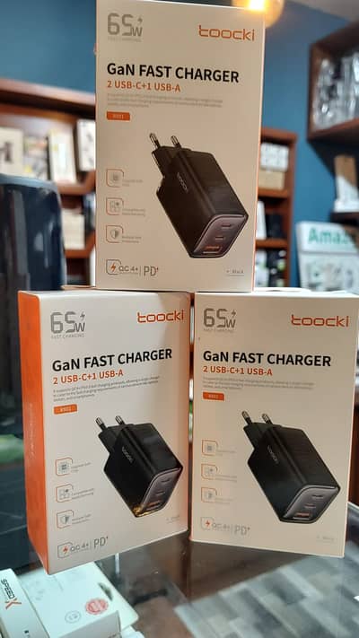 Toocki gan technology fast charger 65w Dual type c port + USB - A port