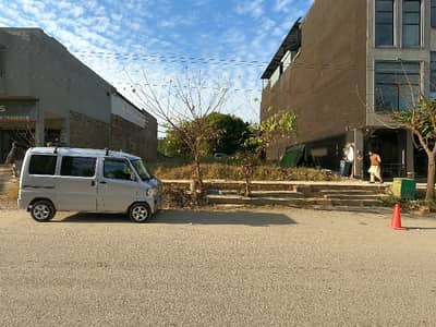 On Excellent Location 533 Square Yards Commercial Plot For sale In Islamabad