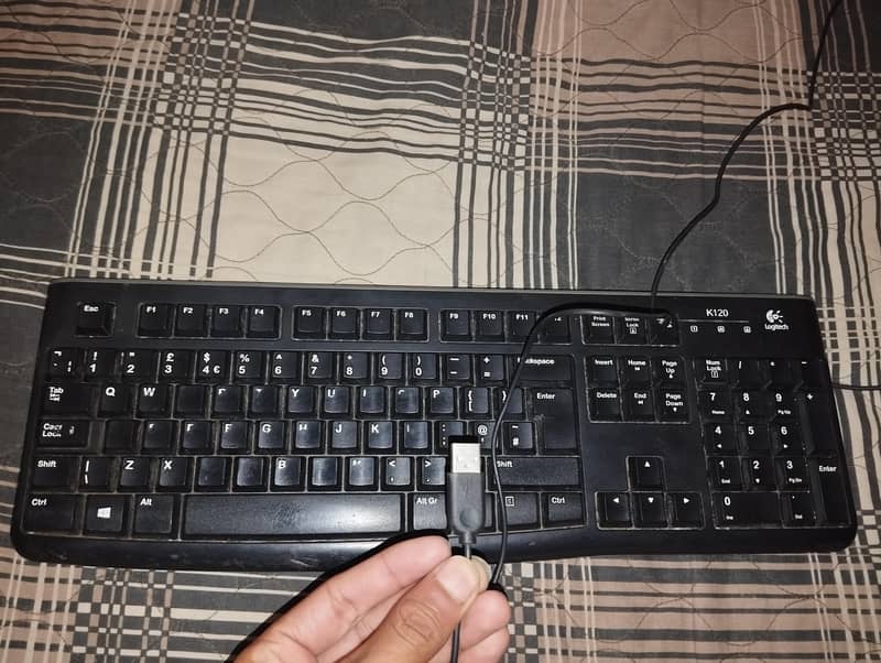 Logitech  wired keyboard 0