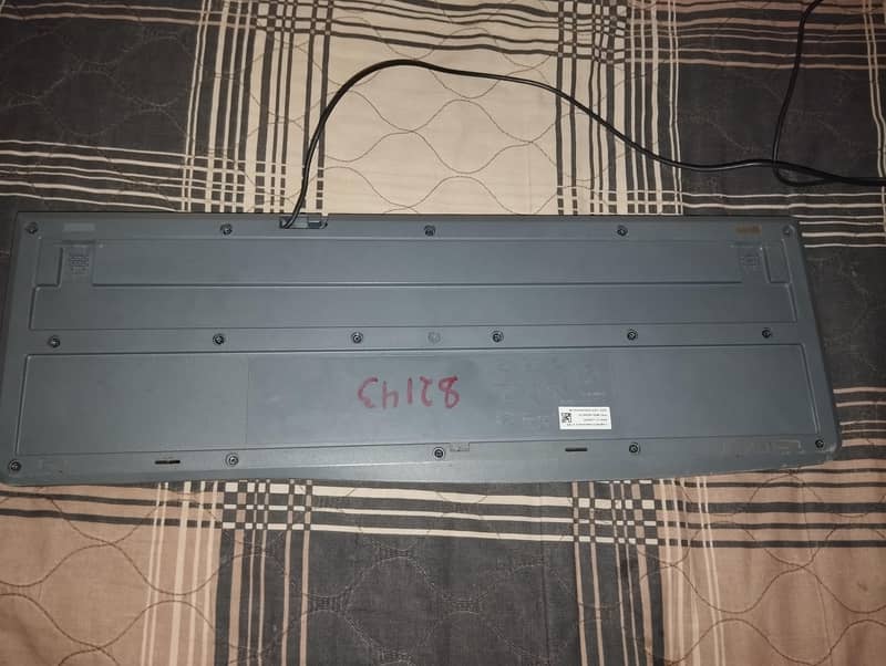 Logitech  wired keyboard 3