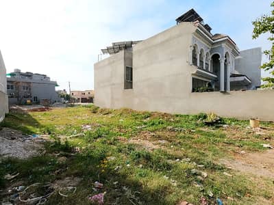 On Excellent Location 15 Marla Residential Plot In P & D Housing Society - Block B1 Is Best Option