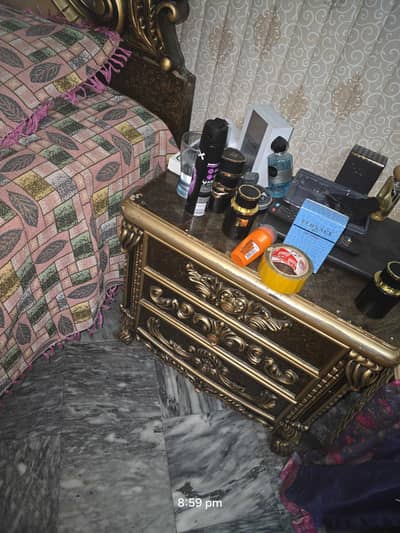 chinoti King Size Bed