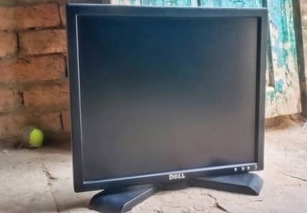 3 month use New Dell LCD Rs,3000 contact 03150478564 wattsapp
