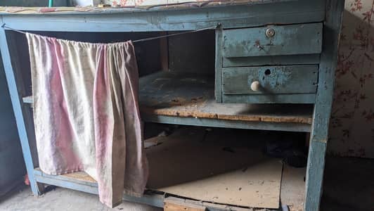 Very solid & Big size wooden counter