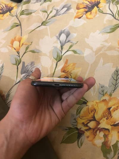 iphone 7 plus non pta  what app no 03703895122