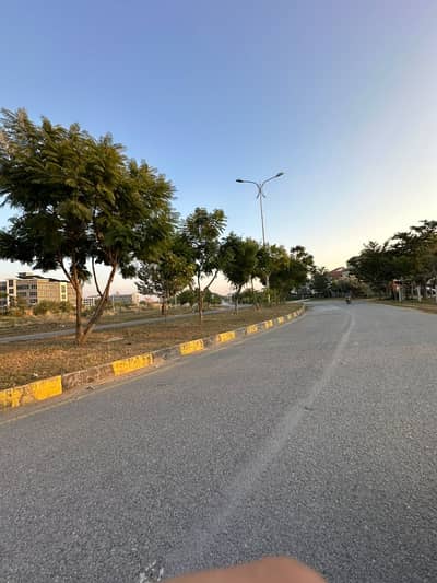 8 Marla Investor Price Plot On Prime Location Available For Sale