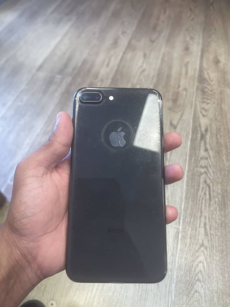 iPhone 8 Plus 1