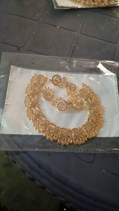 running Business  Cosmetic & Jewellery items, bags all saman for sale