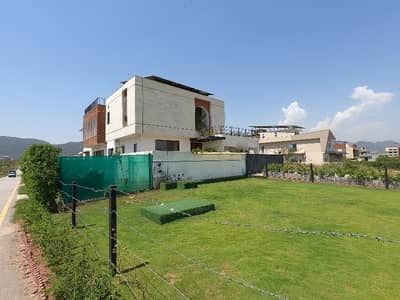 Beautiful Corner Triple Storey House With Extra Land Available For Sale