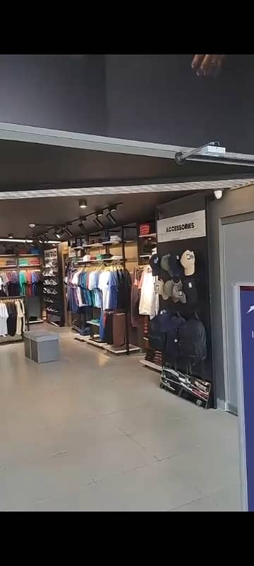 Gulberg MM 4000 Sq Feet Ground Floor Shop For Cafe/Brands Is Available For Rent