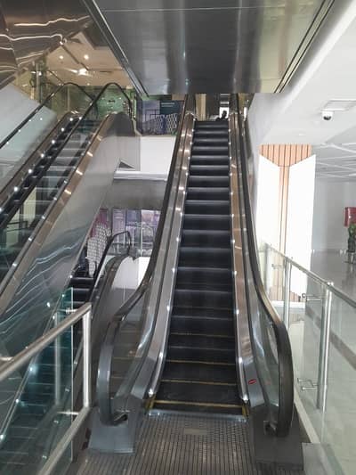 Gulberg Mm Alam 1200 Sqft Shop For Brands/Clinic Is Available On Rent