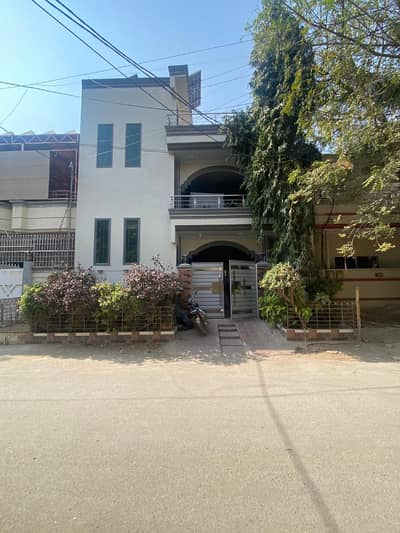 200 Sq Yd Ground + 2 House 8 Bedrooms - Renovated house Sindh Baloch Society Block 12 Gulistan-e-Johar