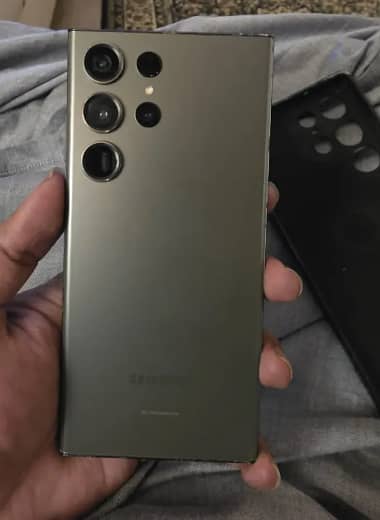 s23 ultra 512 gb 12 gb very minor spot no faults