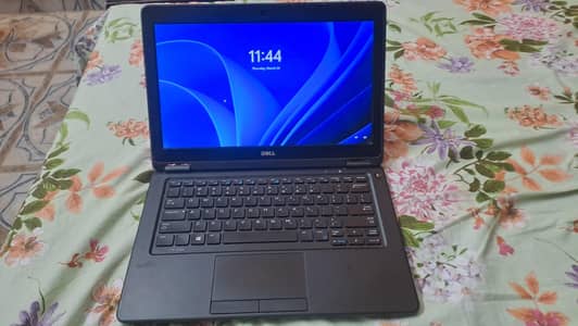 Dell ladtude E7250 Core i5 5th,  8/256gb