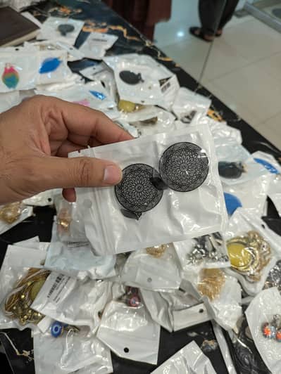 Dubai import earnings and necklaces