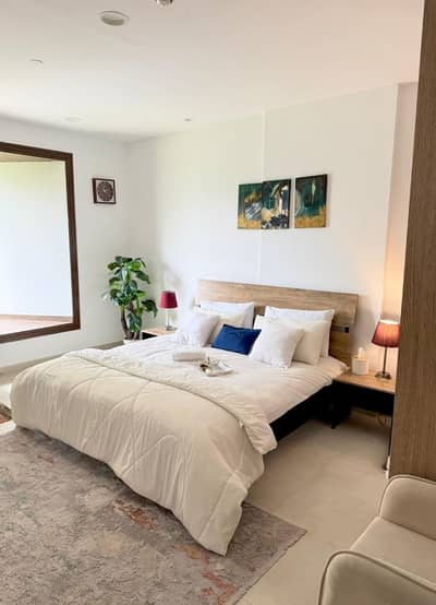 Deluxe Studio Apartment Pentasquare DHA Ph5 on per day rent