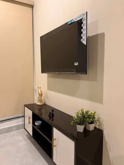 Lavish Studio Apartment Parkhouse Gulberg on per day rent